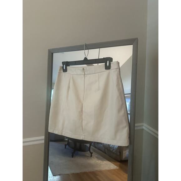 Shinestar Faux‎ Leather Beige Mini Skirt Size Medium - Picture 3 of 4
